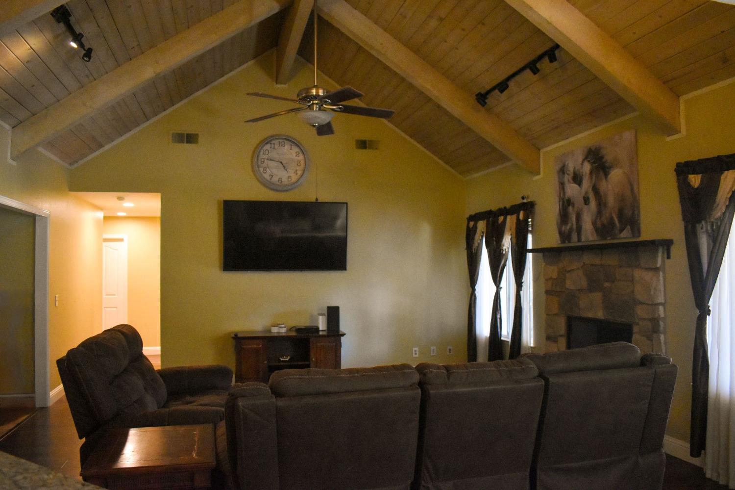 1301 E Cromwell Ave, Fresno, CA 93720