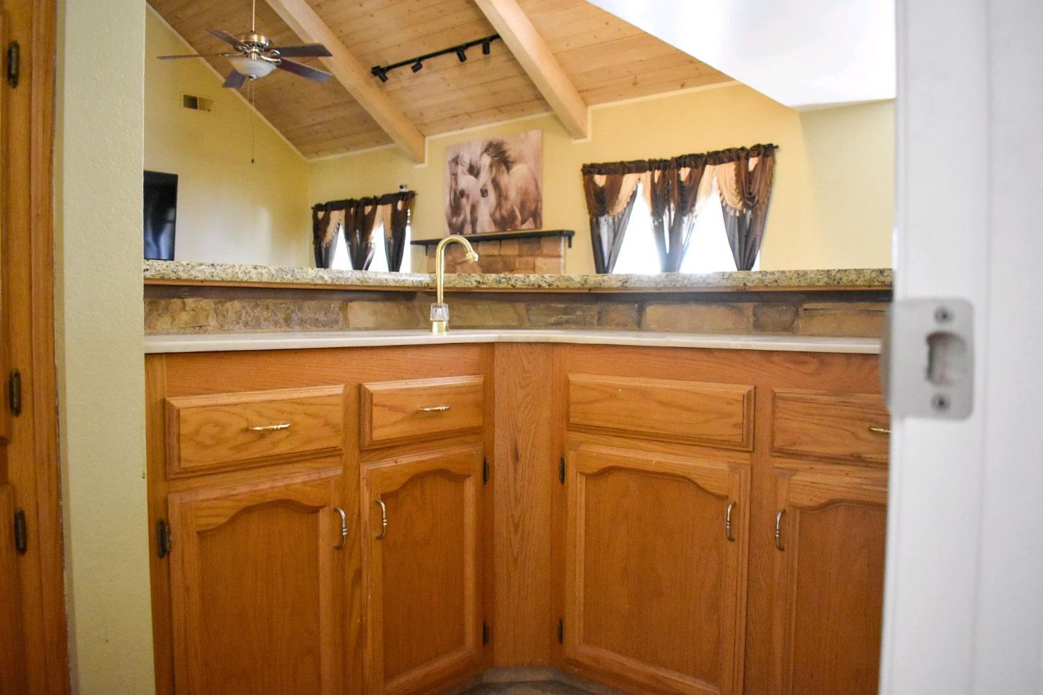 1301 E Cromwell Ave, Fresno, CA 93720