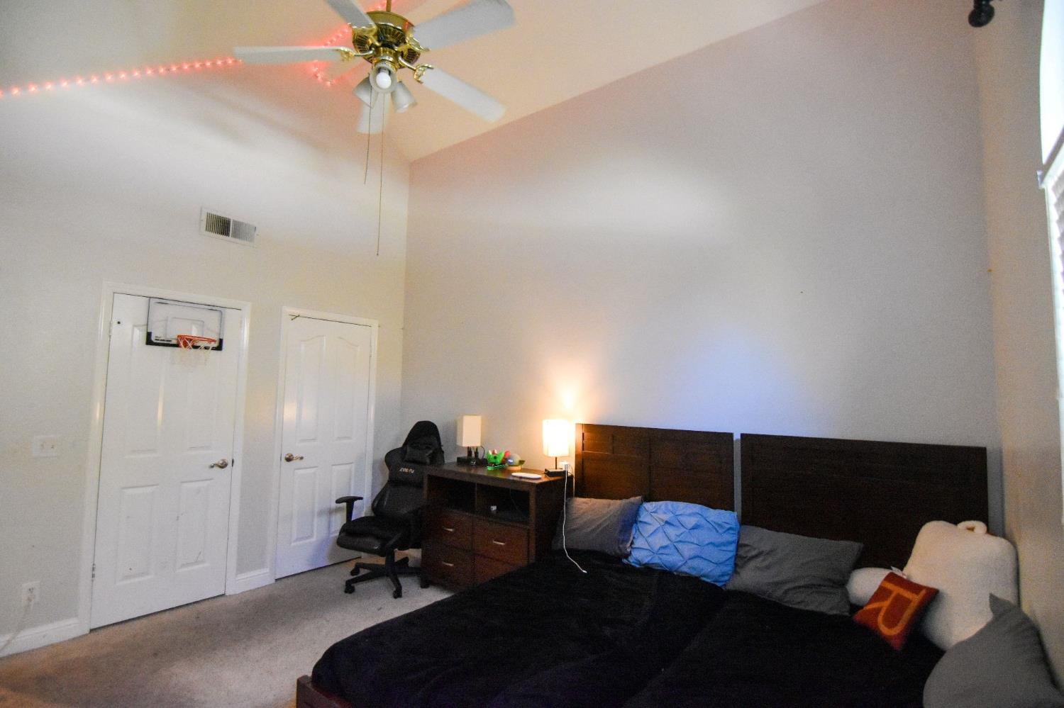 1301 E Cromwell Ave, Fresno, CA 93720