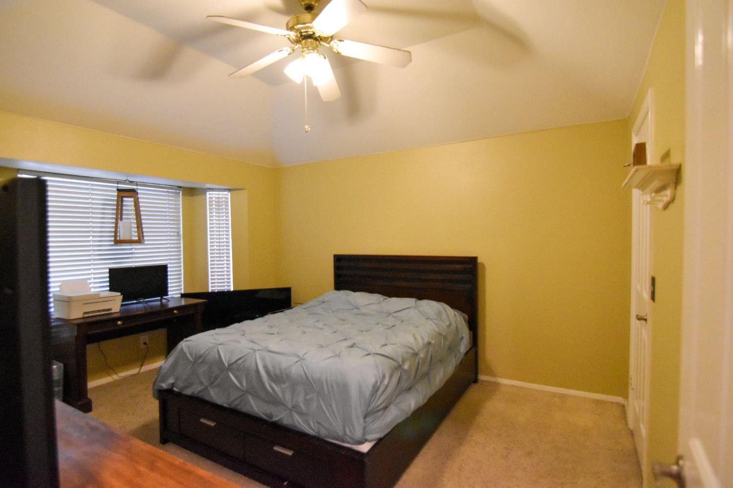 1301 E Cromwell Ave, Fresno, CA 93720