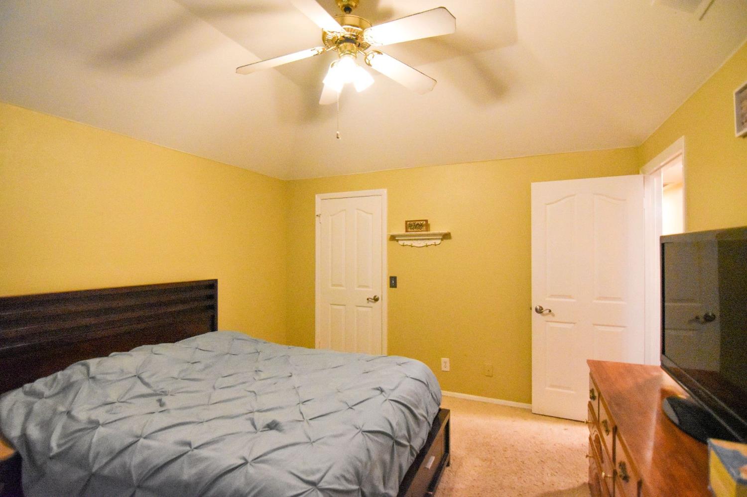 1301 E Cromwell Ave, Fresno, CA 93720