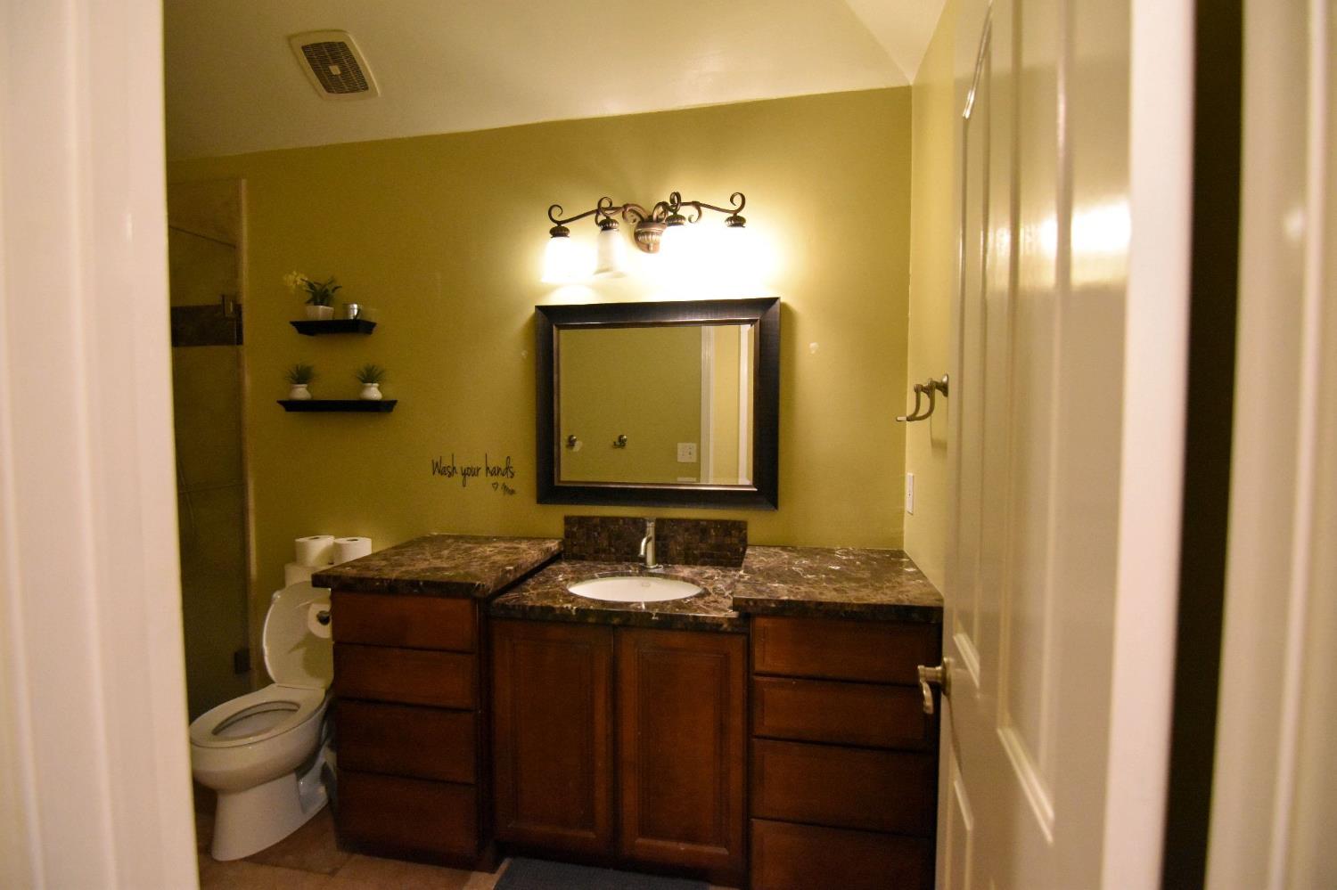 1301 E Cromwell Ave, Fresno, CA 93720