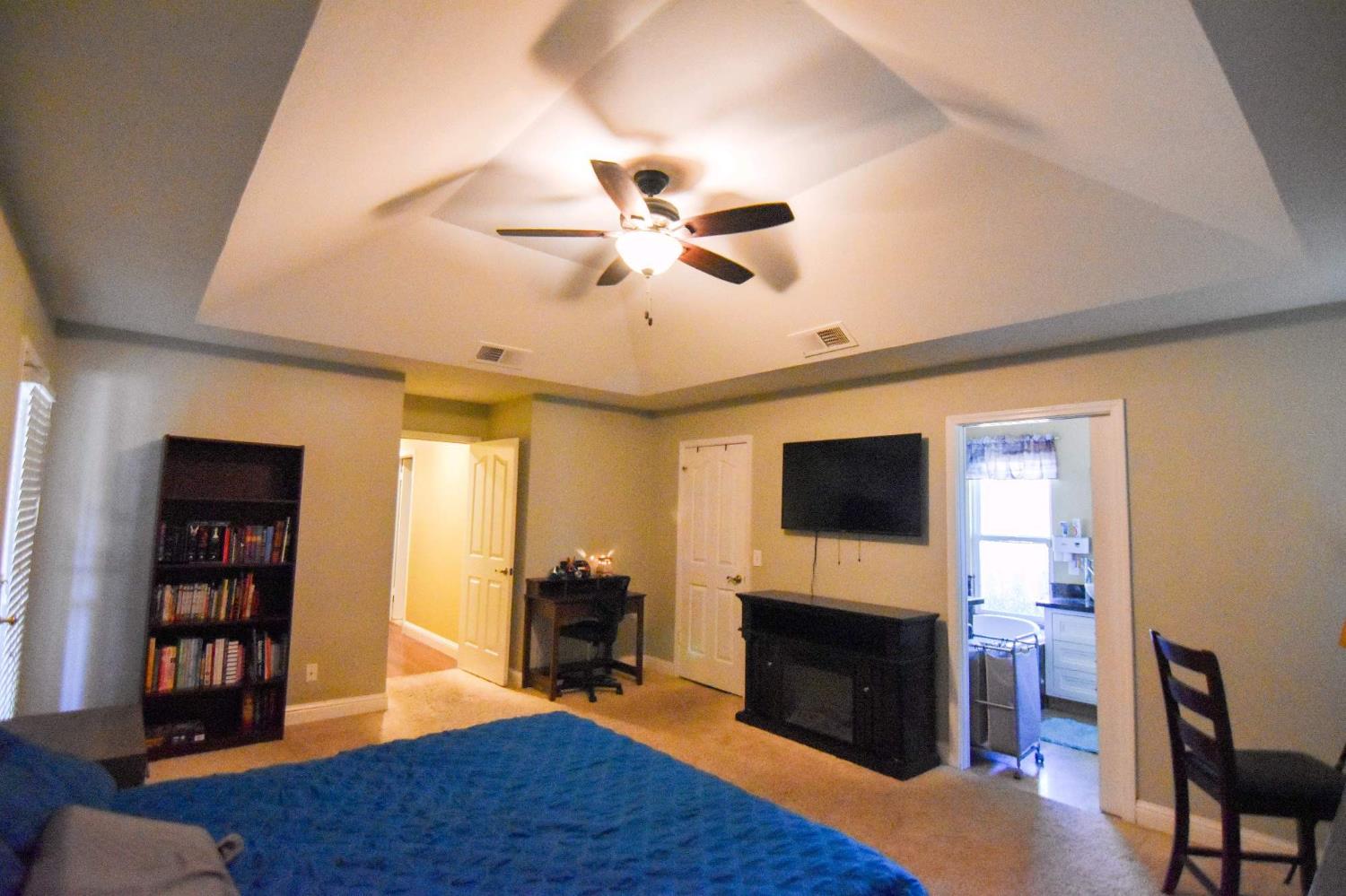 1301 E Cromwell Ave, Fresno, CA 93720