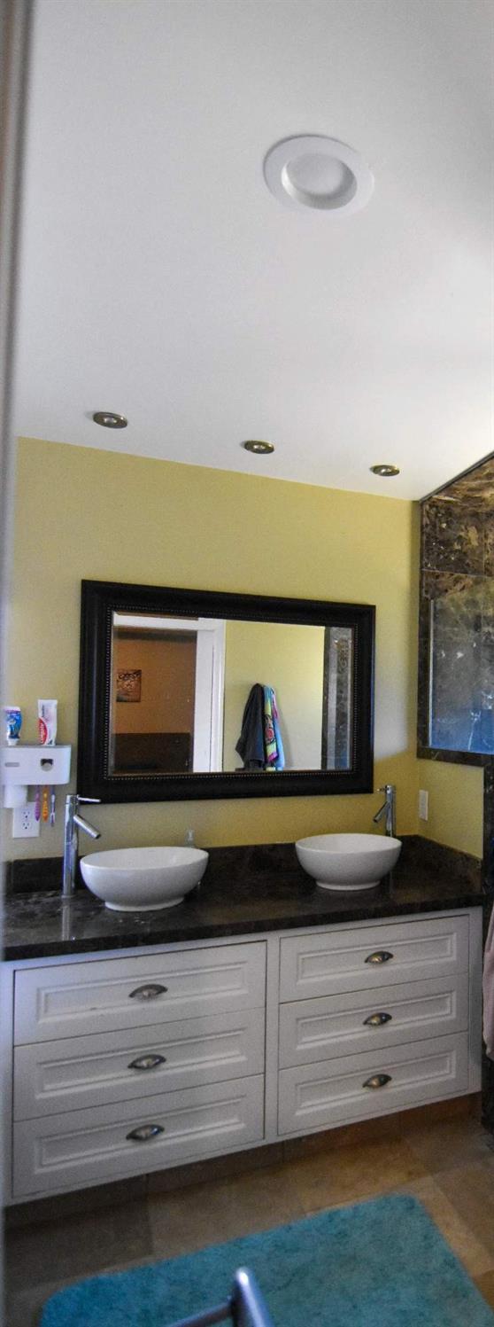 1301 E Cromwell Ave, Fresno, CA 93720