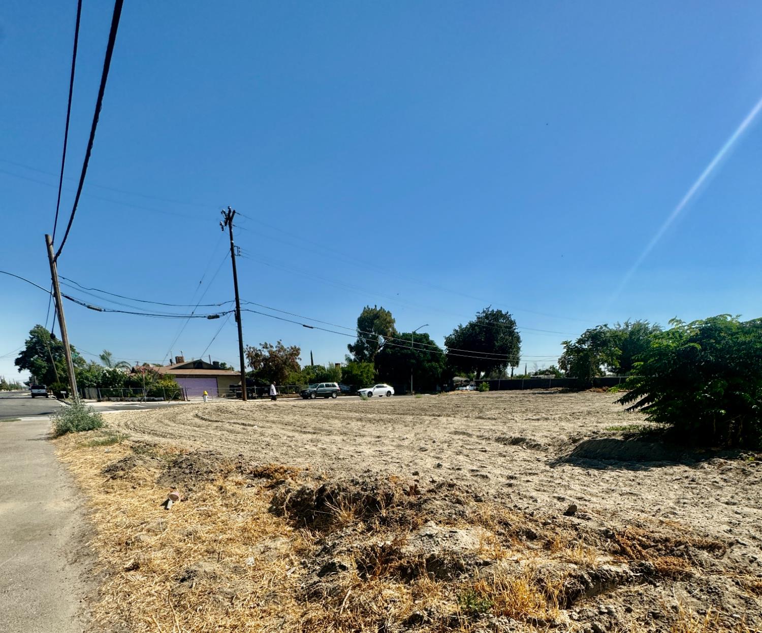 385 W Almy Ave, Fresno, CA 93706