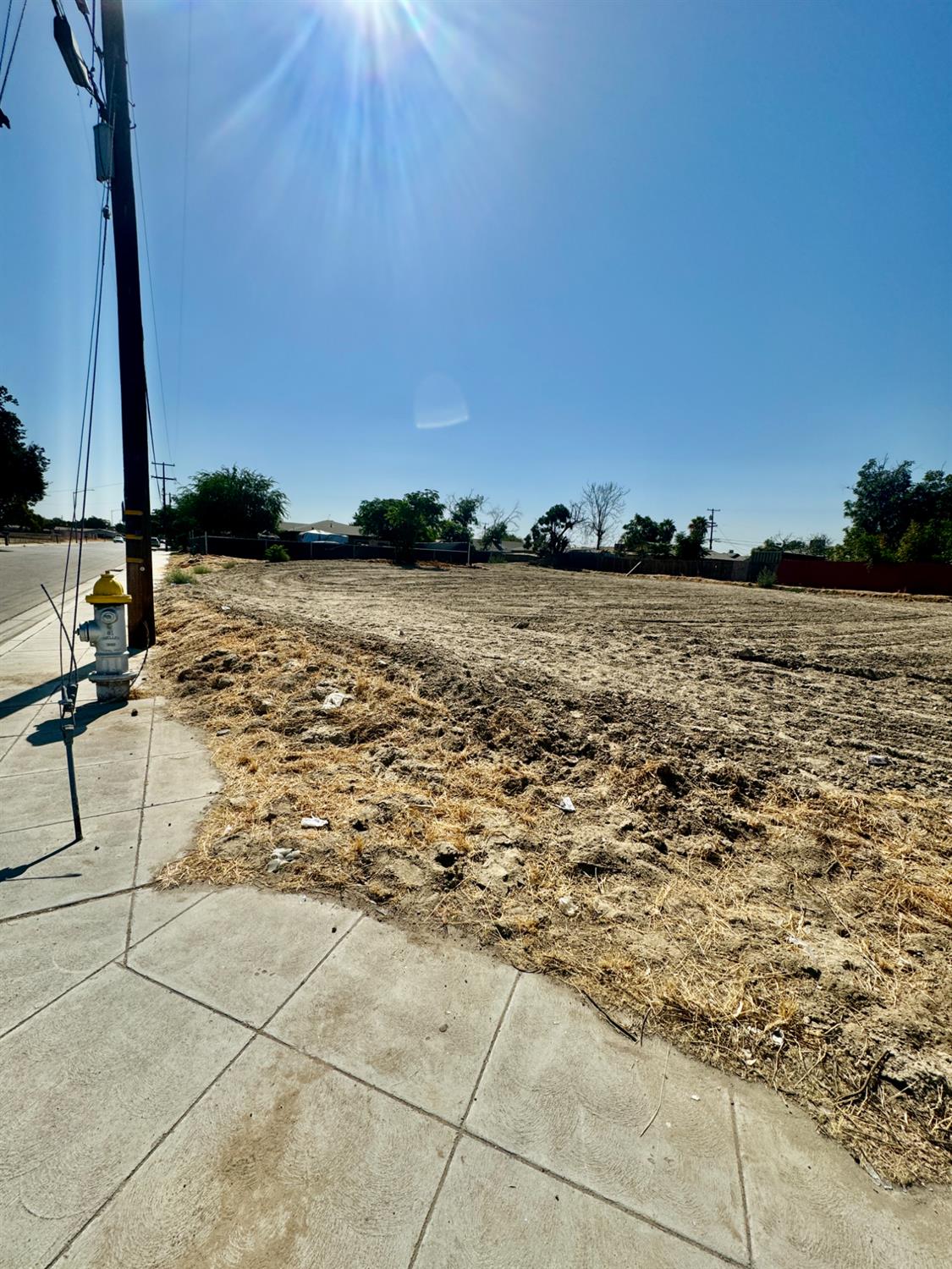 385 W Almy Ave, Fresno, CA 93706