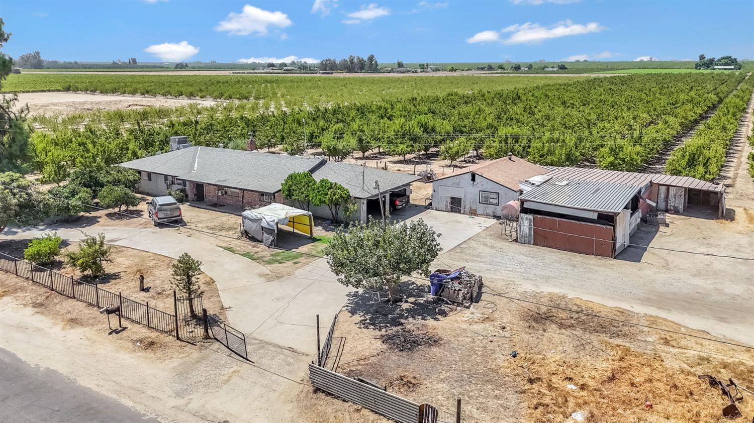 13335 S Willow Ave, Selma, CA 93662