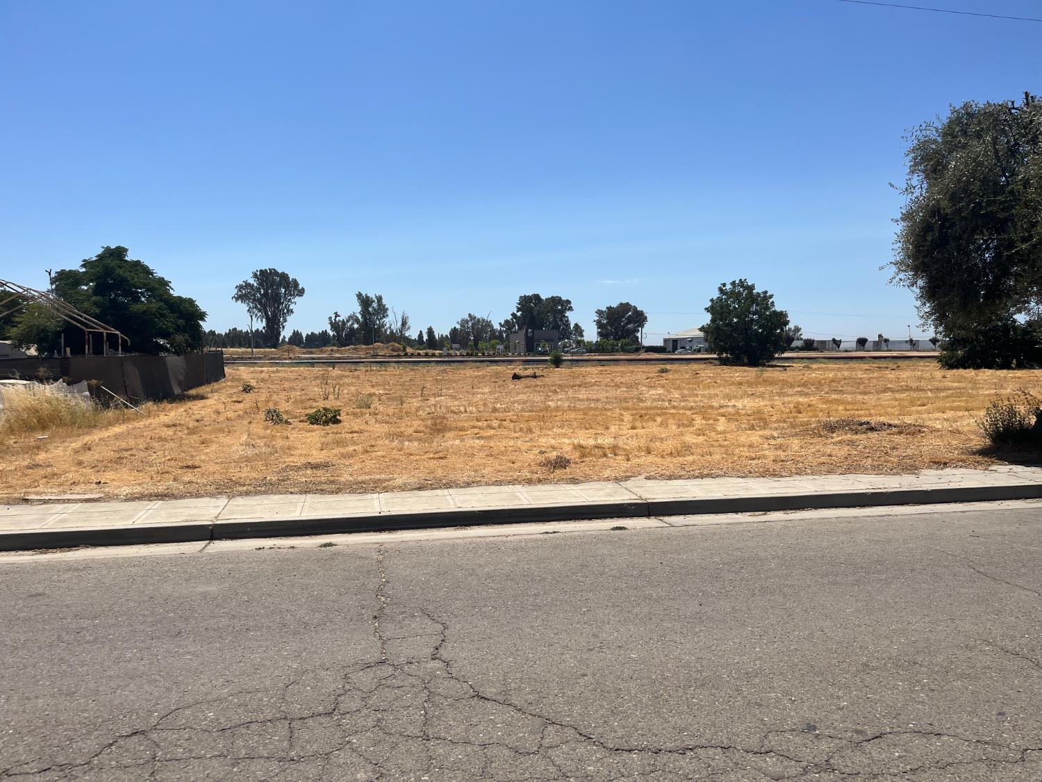 7001 N Weber Ave, Fresno, CA 93722