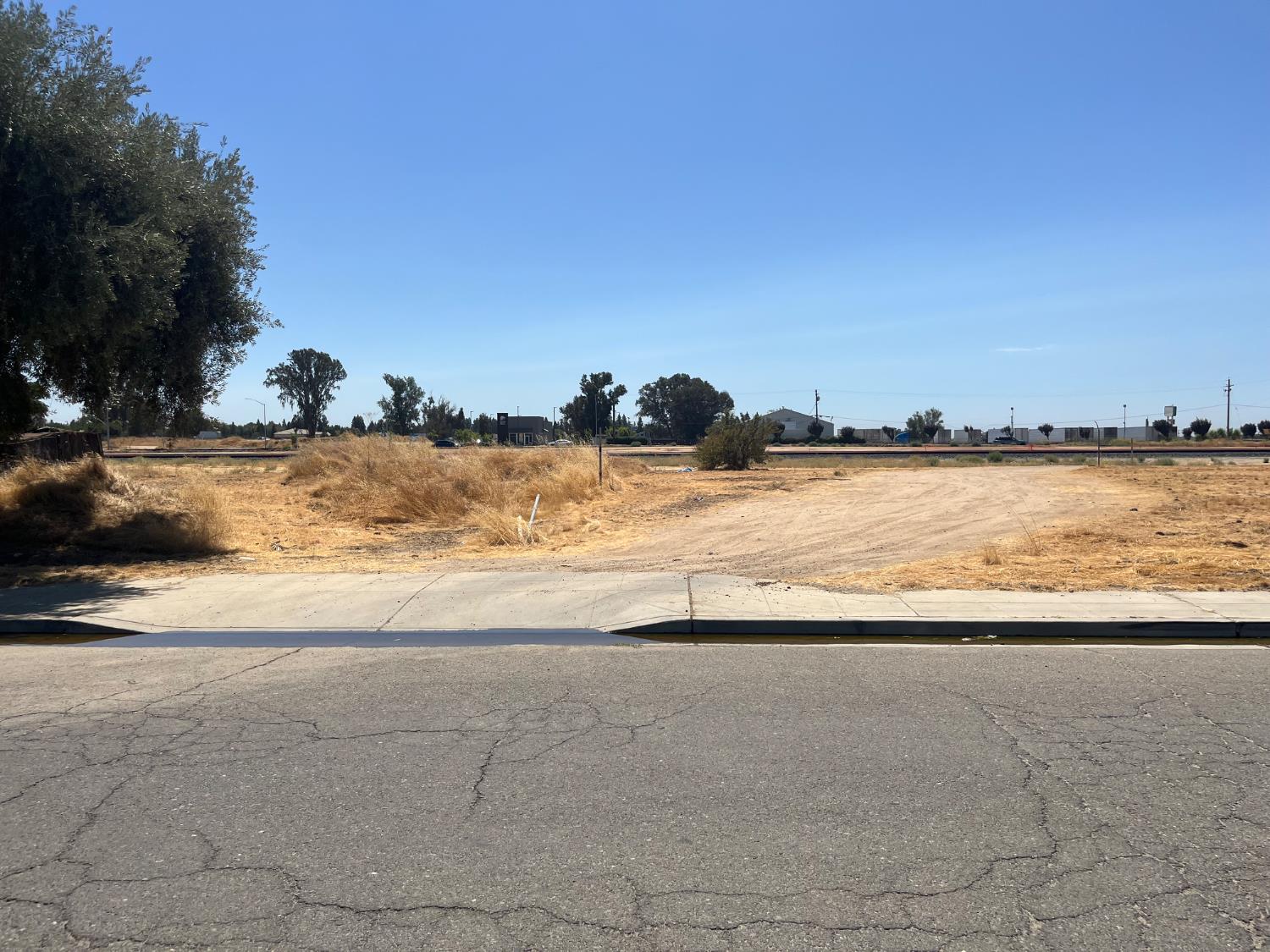 7001 N Weber Ave, Fresno, CA 93722