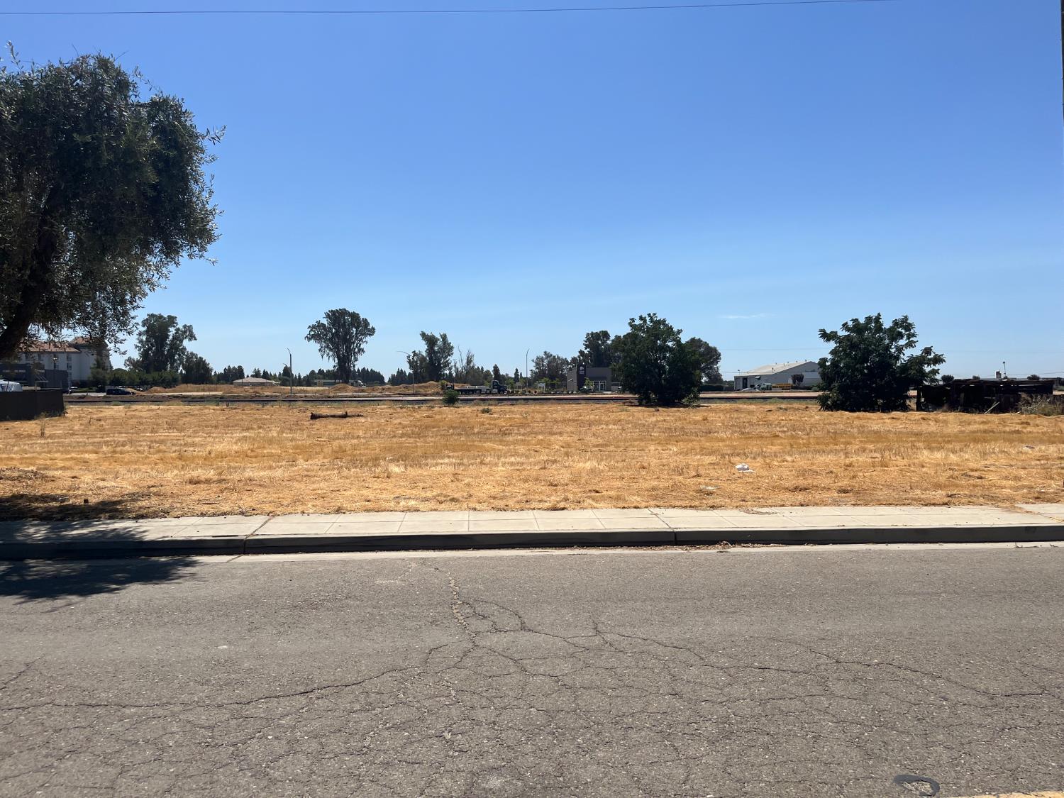 6979 N Weber Ave, Fresno, CA 93722