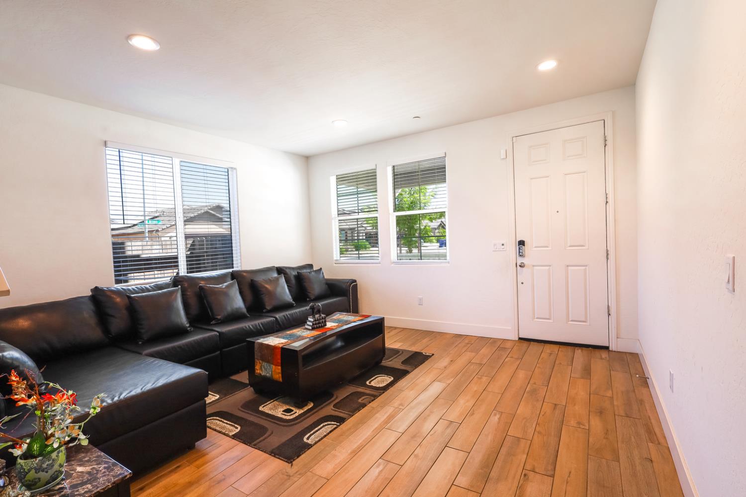 2701 N Dee Ann Ave, Fresno, CA 93727