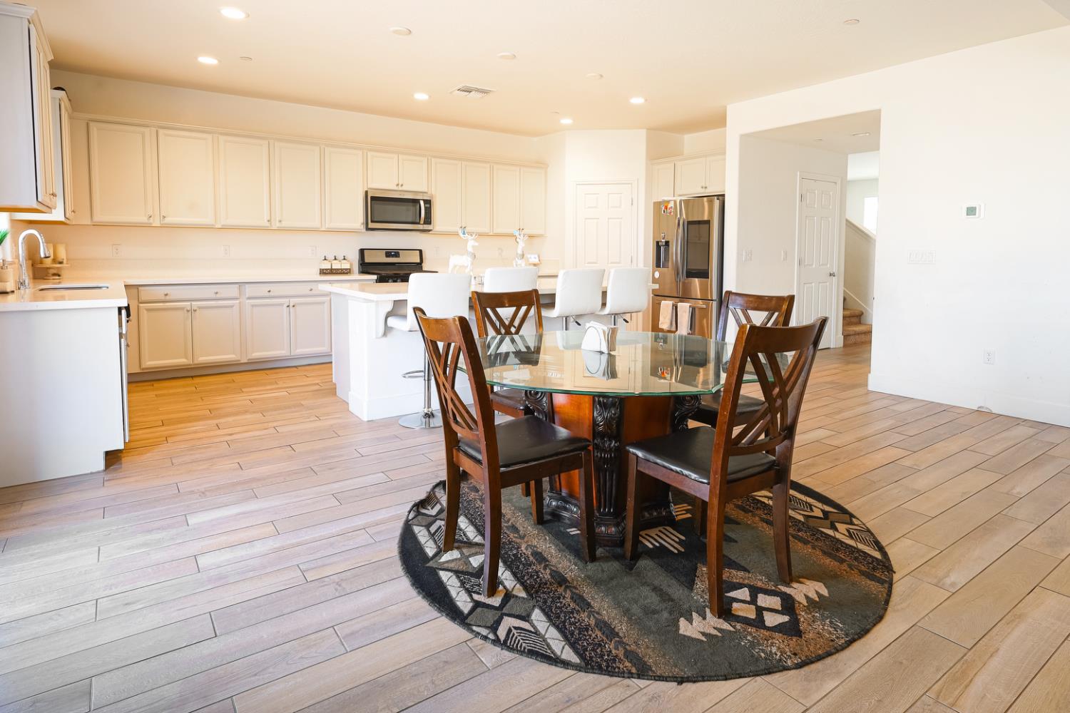 2701 N Dee Ann Ave, Fresno, CA 93727