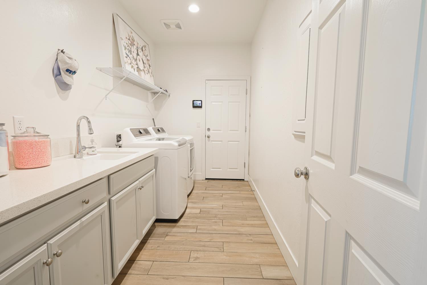 2701 N Dee Ann Ave, Fresno, CA 93727