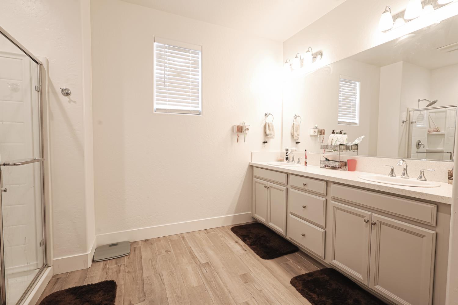 2701 N Dee Ann Ave, Fresno, CA 93727