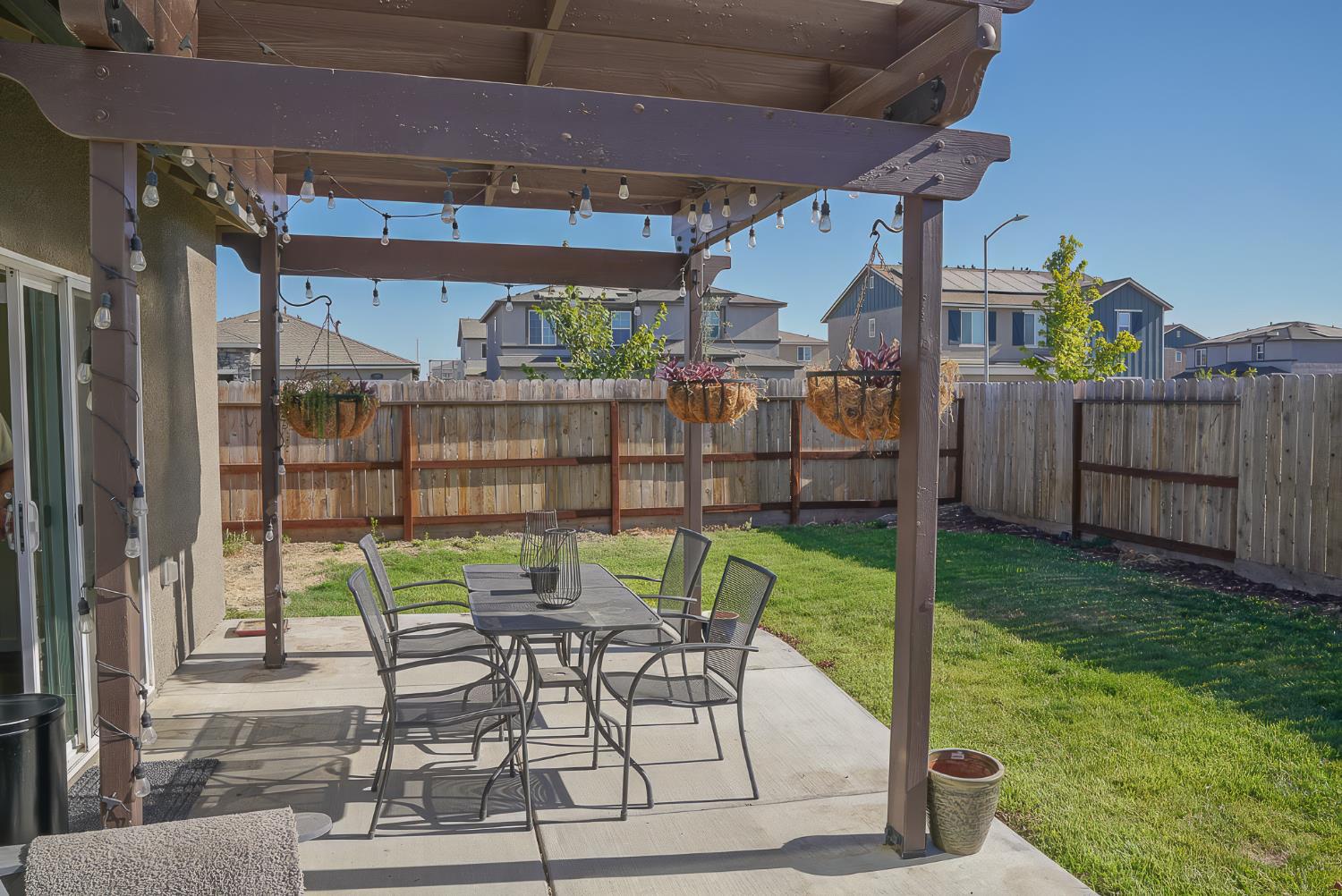 969 S Kandarian Ct, Fowler, CA 93625