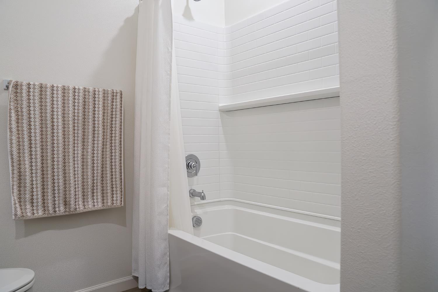 969 S Kandarian Ct, Fowler, CA 93625