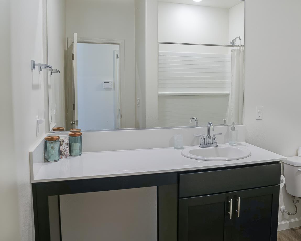 969 S Kandarian Ct, Fowler, CA 93625