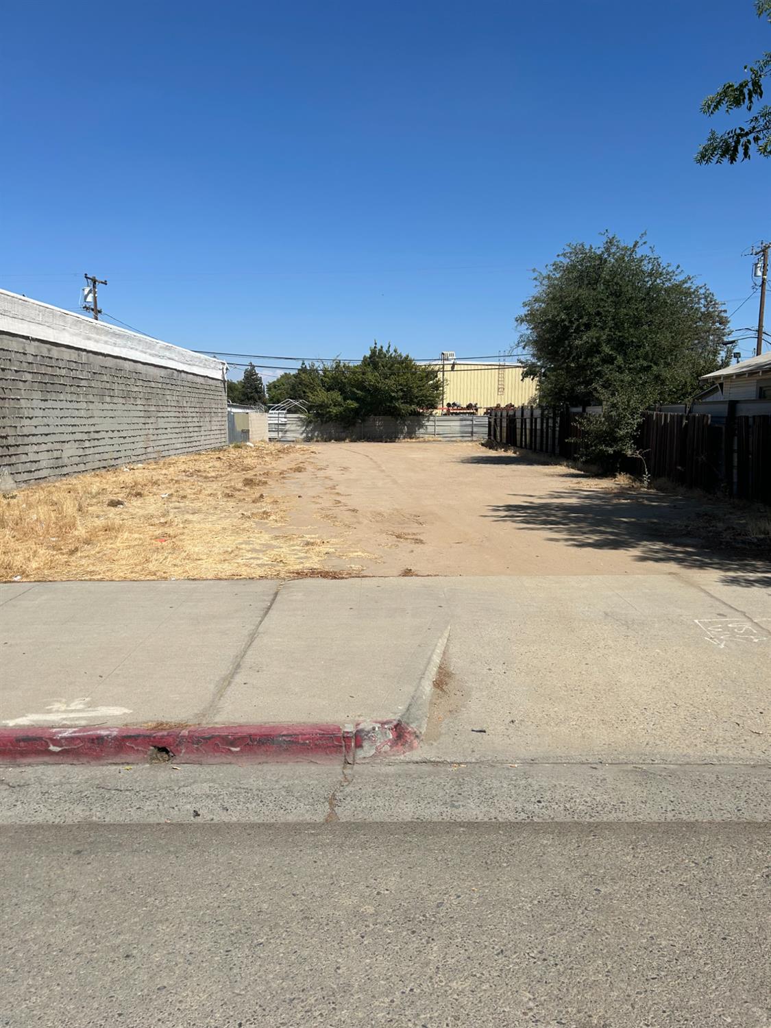 1220 N Abby St, Fresno, CA 93703