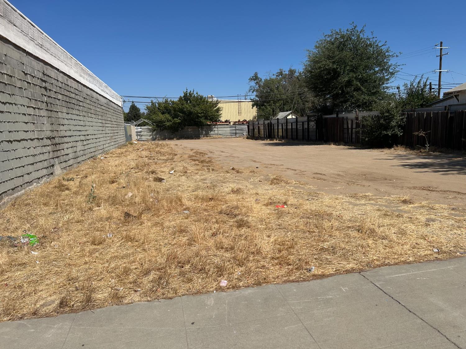 1220 N Abby St, Fresno, CA 93703