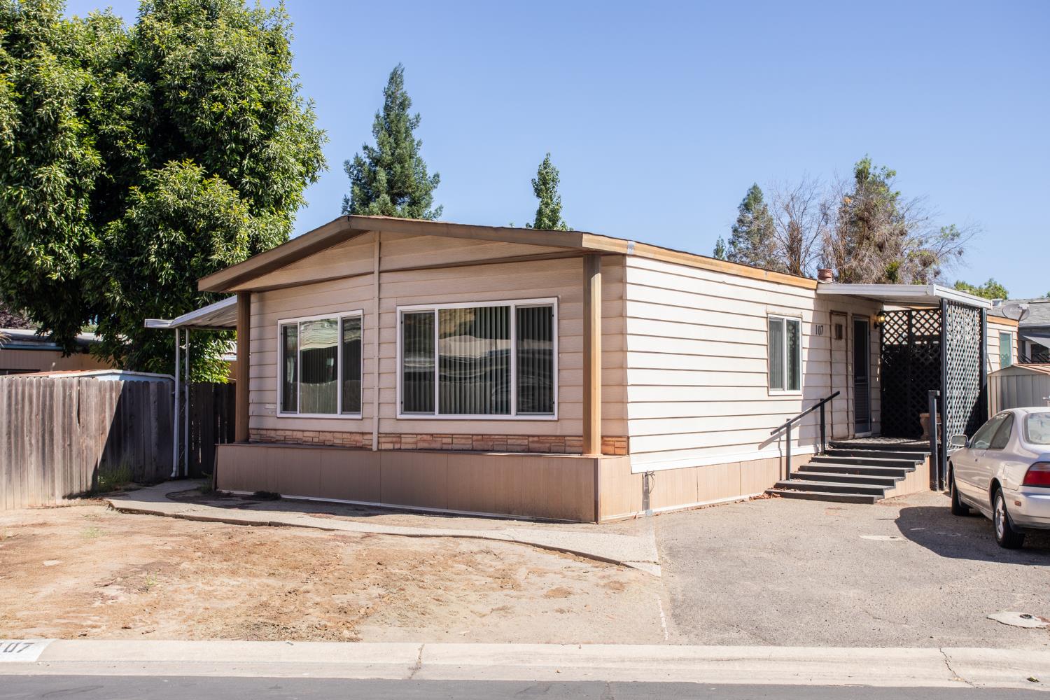 9360 Blackstone Ave #107, Fresno, CA 93720