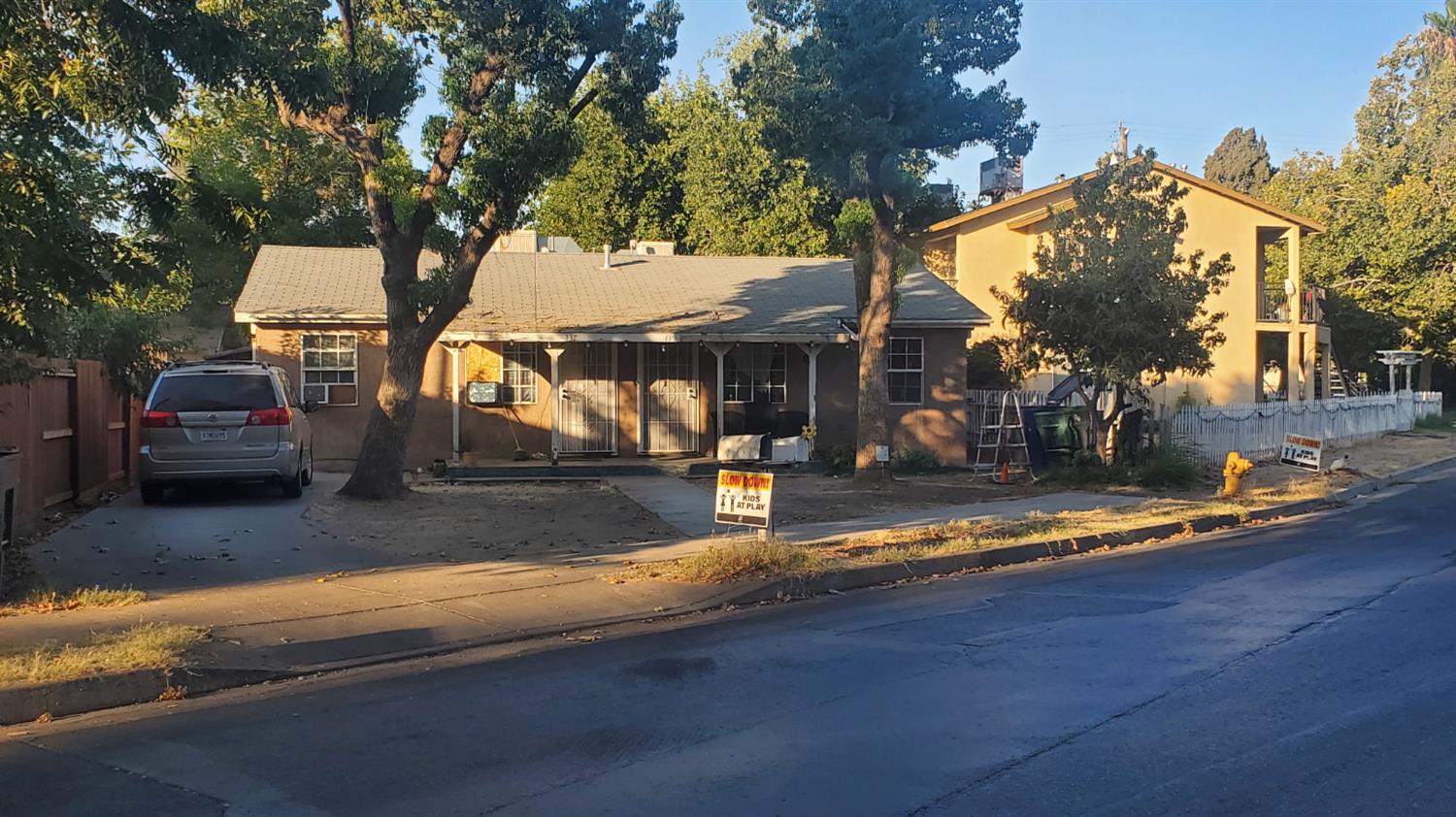 137 139 E Sycamore St, Madera, CA 93638