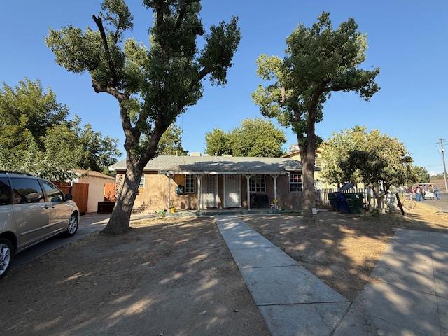 137 139 E Sycamore St, Madera, CA 93638