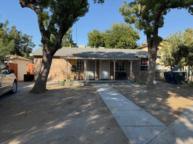 137 139 E Sycamore St, Madera, CA 93638