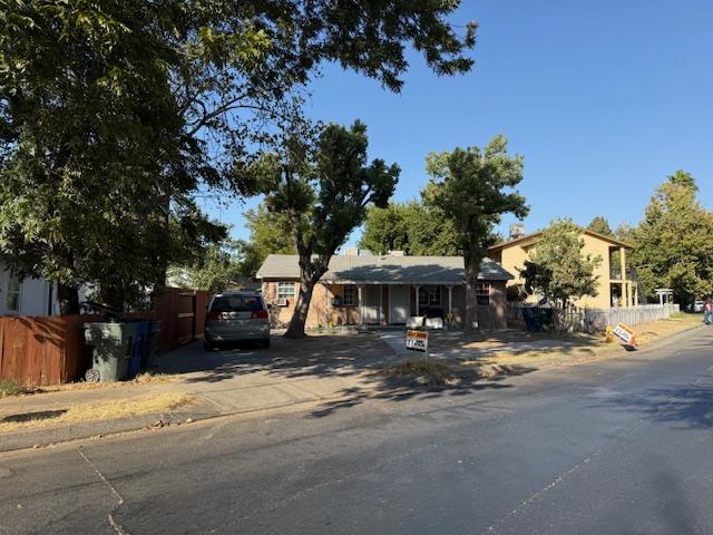 137 139 E Sycamore St, Madera, CA 93638