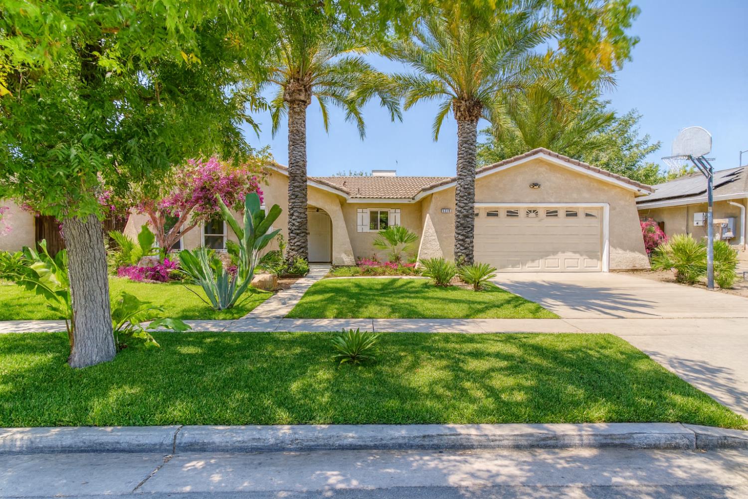 5319 N San Marcos Ave, Fresno, CA 93722