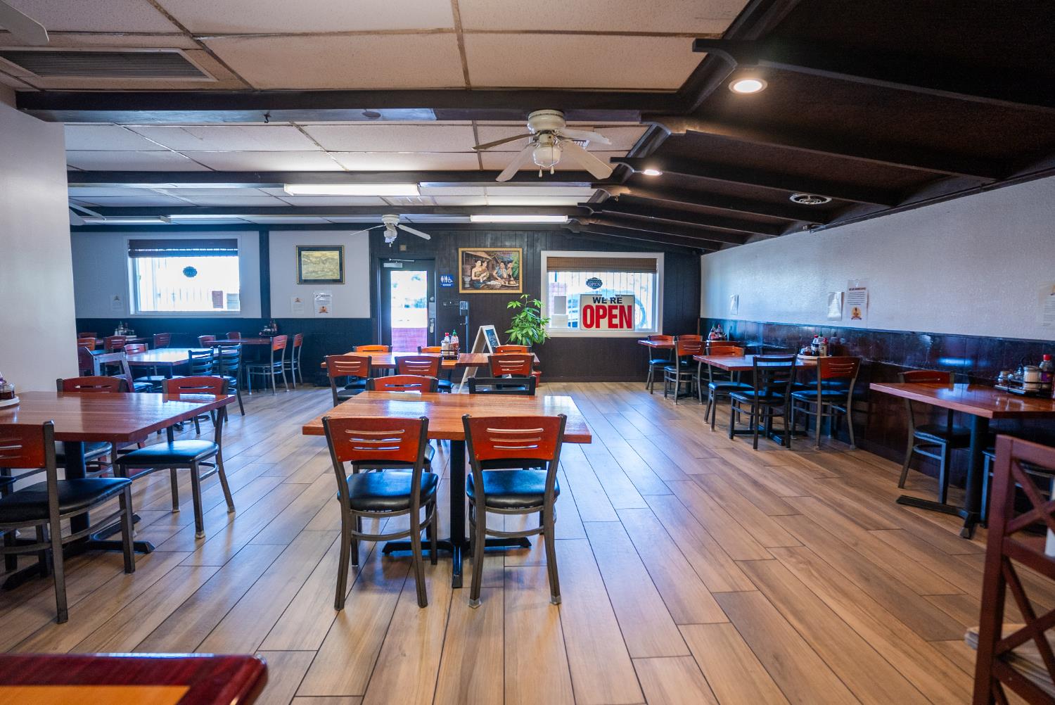 1276 N 1St St, Fresno, CA 93703