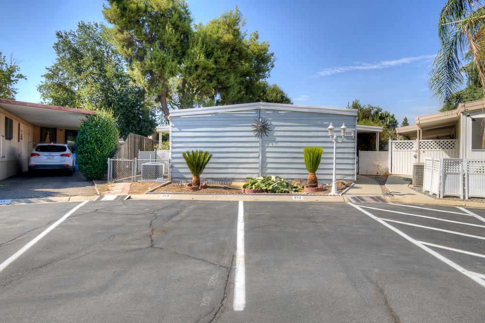 9360 N Blackstone Ave #213, Fresno, CA 93720
