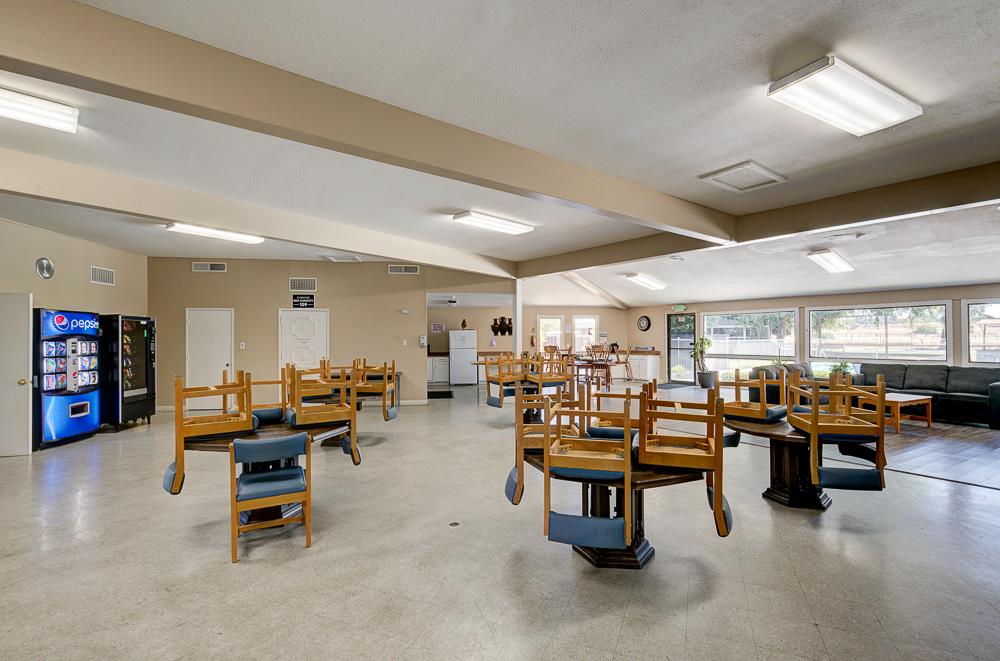 9360 N Blackstone Ave #213, Fresno, CA 93720