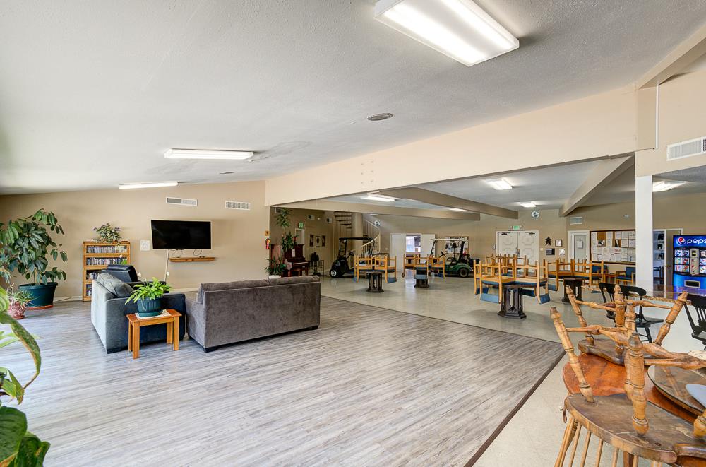 9360 N Blackstone Ave #213, Fresno, CA 93720