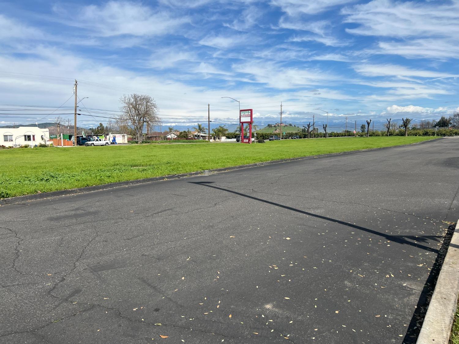 2770 E El Monte, Dinuba, CA 93618