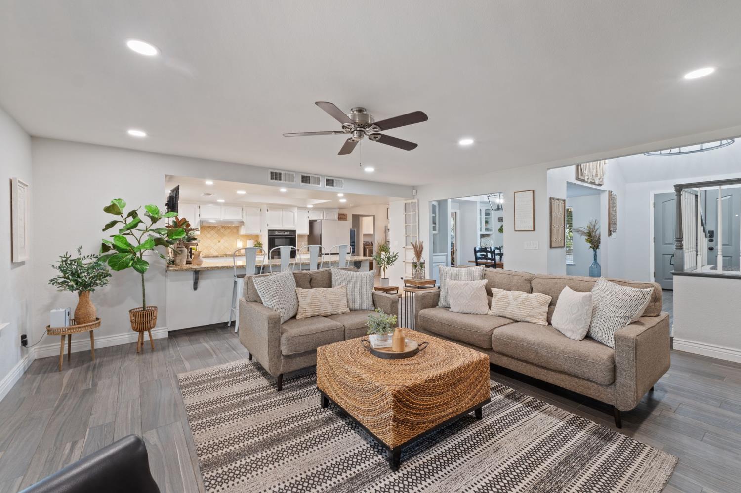 7177 E Fir Ave, Clovis, CA 93619