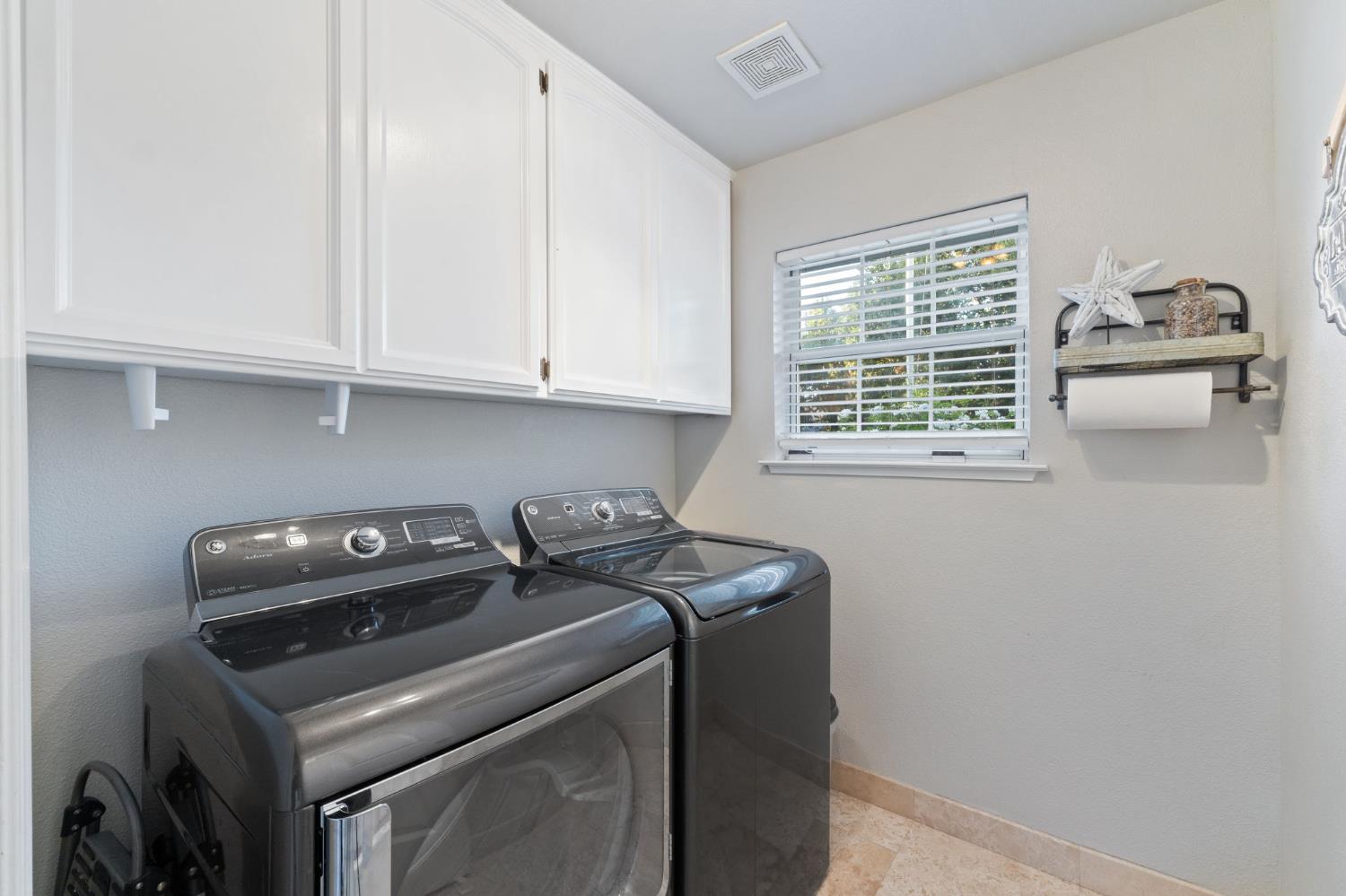 7177 E Fir Ave, Clovis, CA 93619