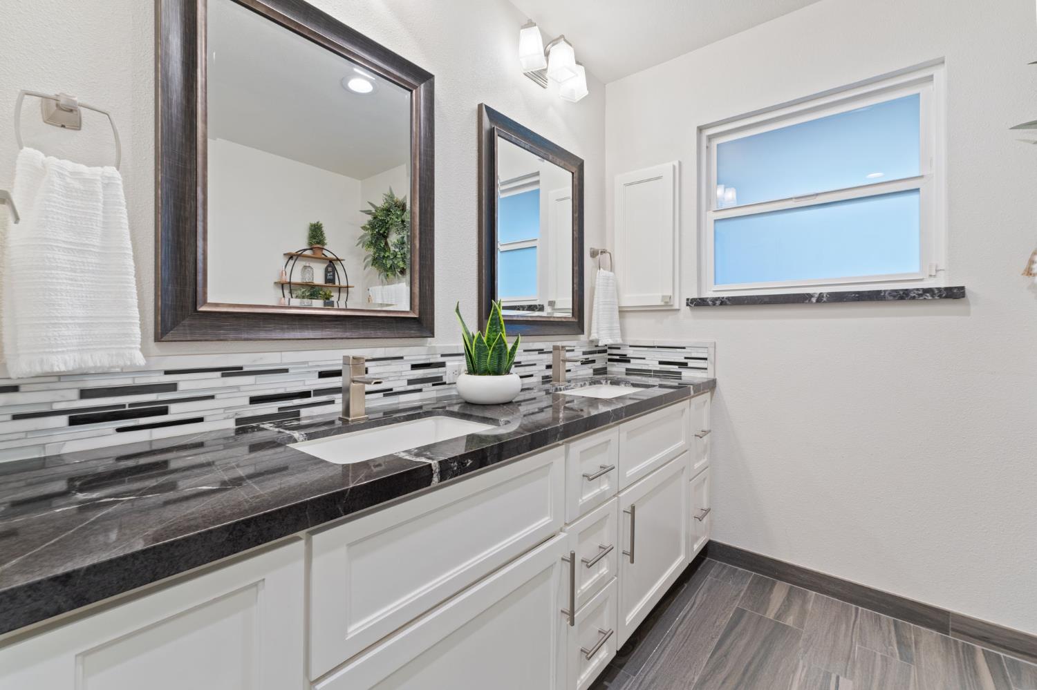 7177 E Fir Ave, Clovis, CA 93619