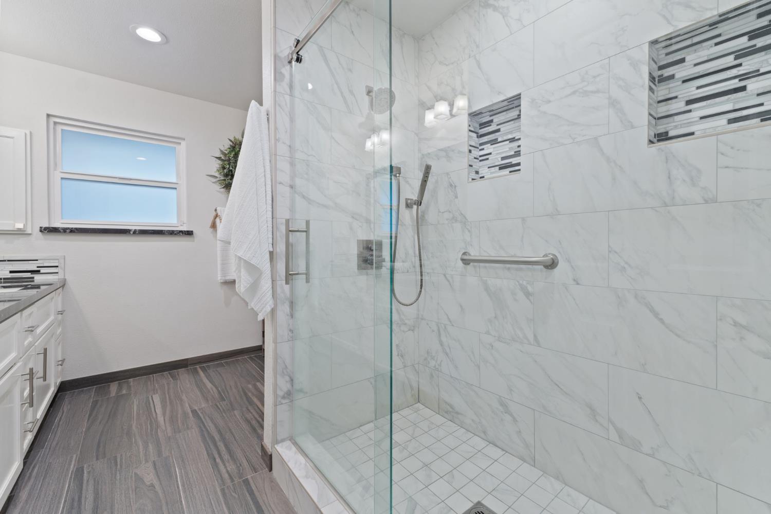 7177 E Fir Ave, Clovis, CA 93619