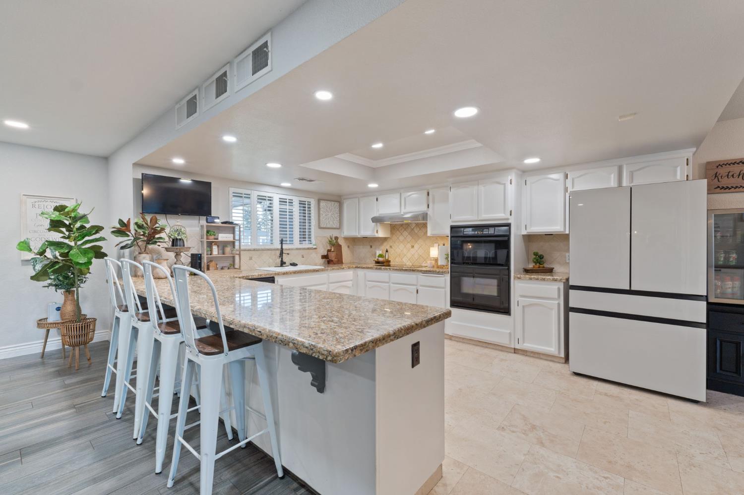 7177 E Fir Ave, Clovis, CA 93619