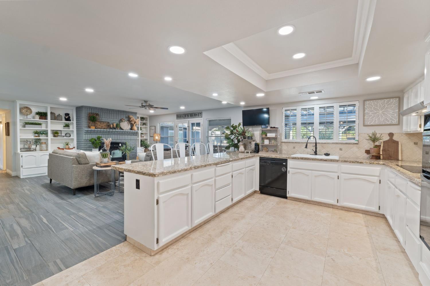 7177 E Fir Ave, Clovis, CA 93619