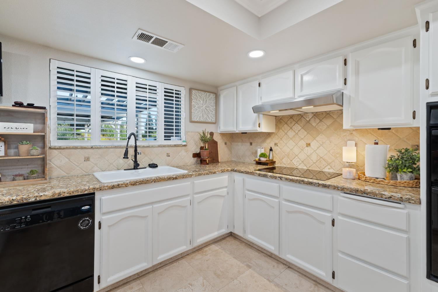 7177 E Fir Ave, Clovis, CA 93619