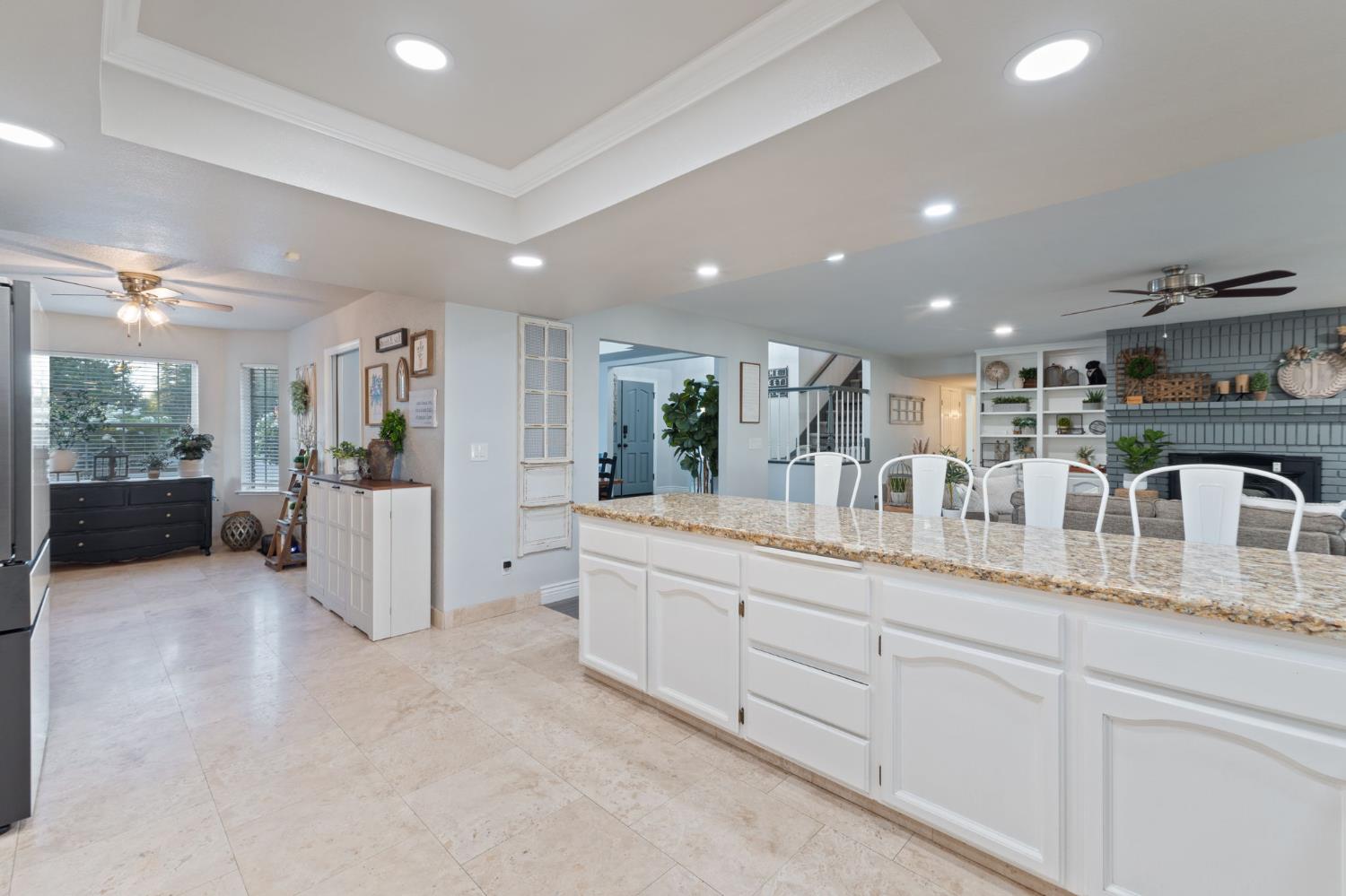 7177 E Fir Ave, Clovis, CA 93619