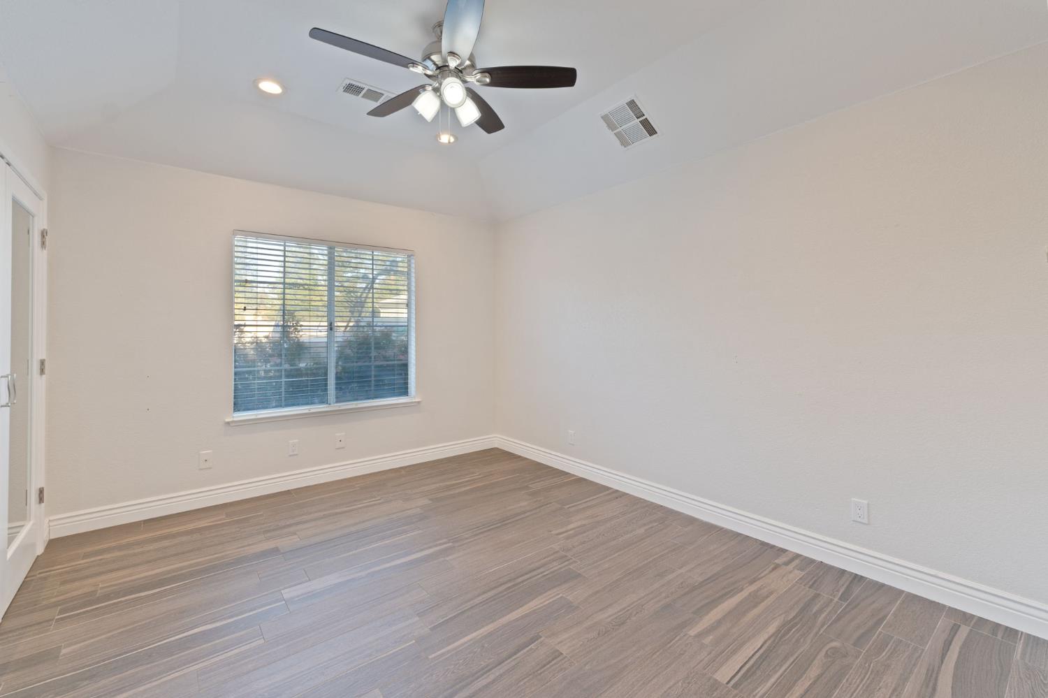 7177 E Fir Ave, Clovis, CA 93619