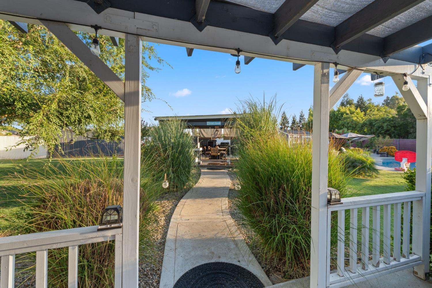 7177 E Fir Ave, Clovis, CA 93619