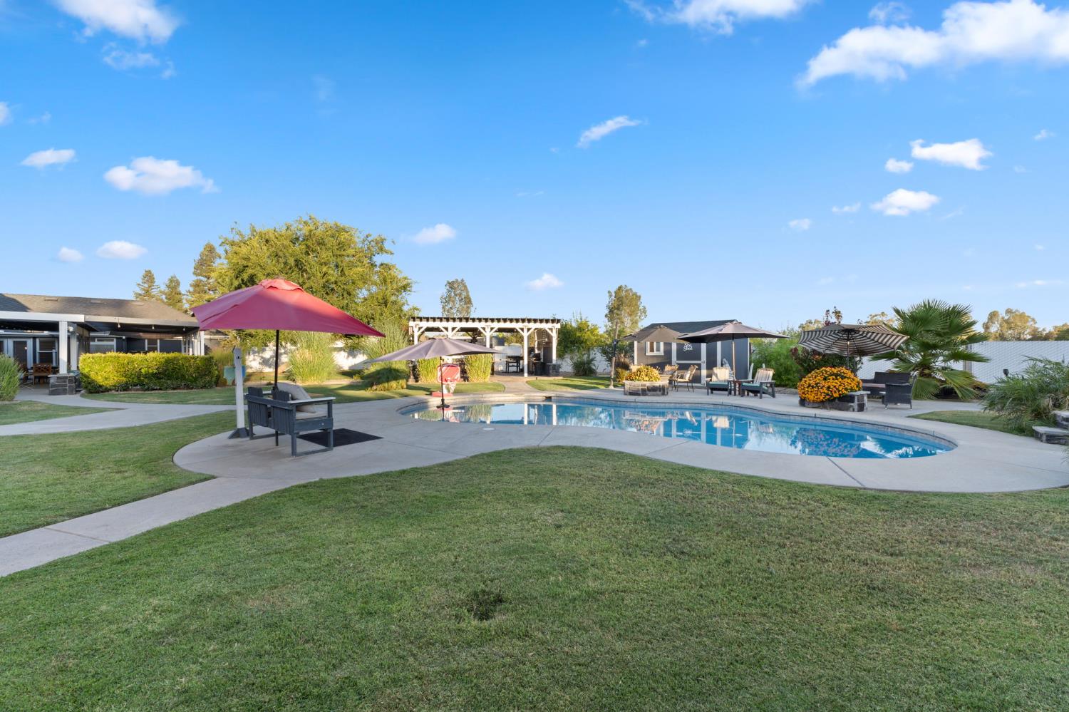 7177 E Fir Ave, Clovis, CA 93619