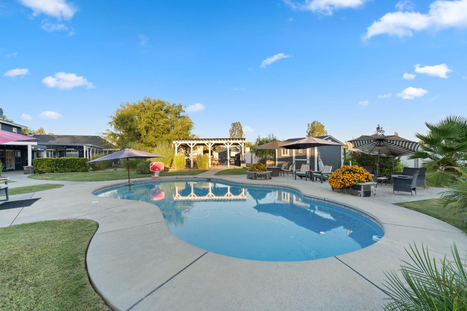 7177 E Fir Ave, Clovis, CA 93619