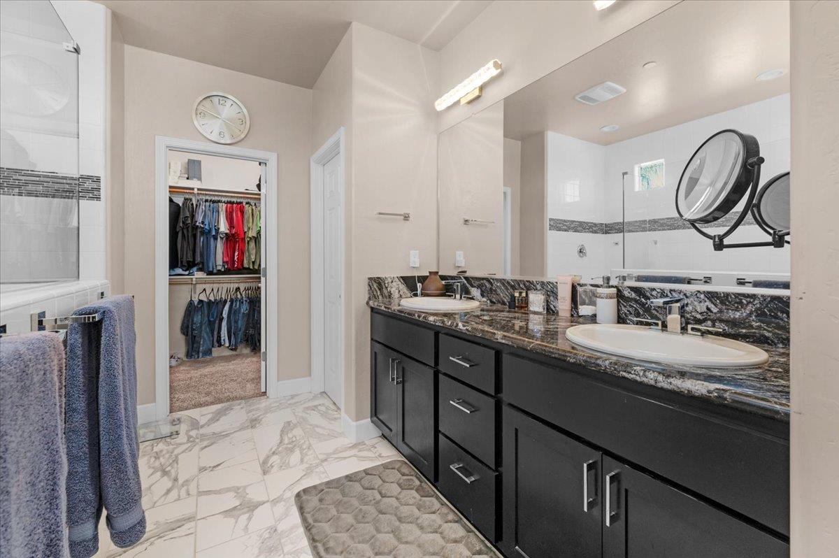 3833 Hannah Ln, Clovis, CA 93619