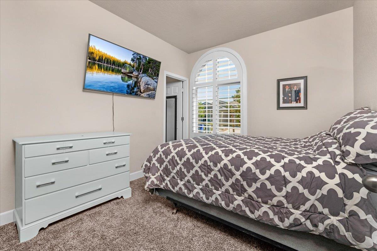 3833 Hannah Ln, Clovis, CA 93619