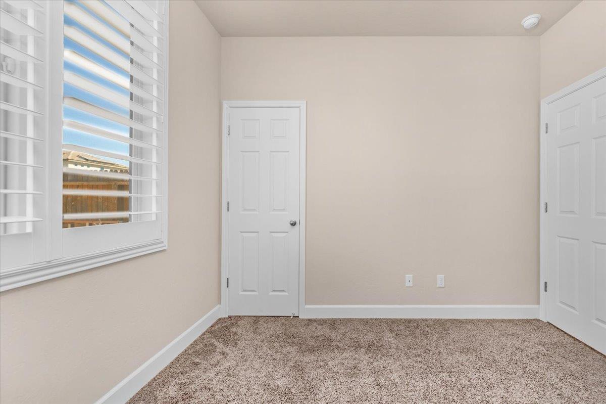 3833 Hannah Ln, Clovis, CA 93619