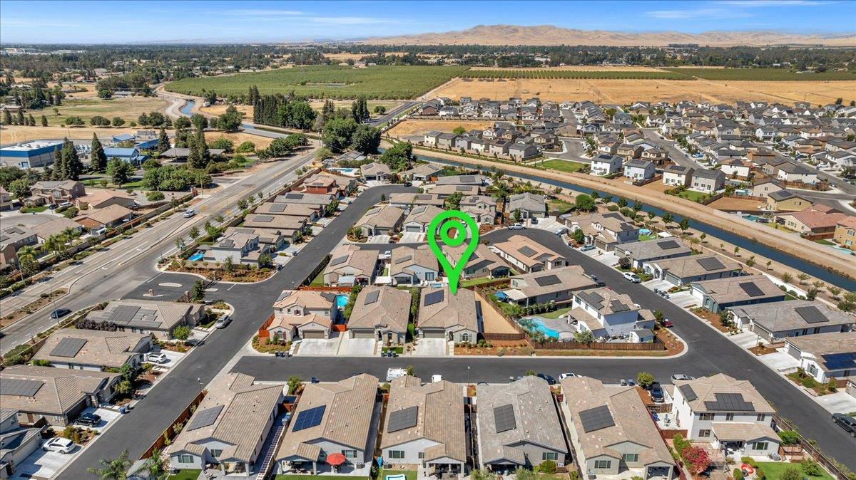 3833 Hannah Ln, Clovis, CA 93619